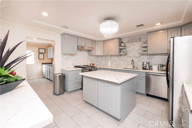 Detail Gallery Image 16 of 59 For 1226 Stratford Ln, San Dimas,  CA 91773 - 4 Beds | 3/1 Baths