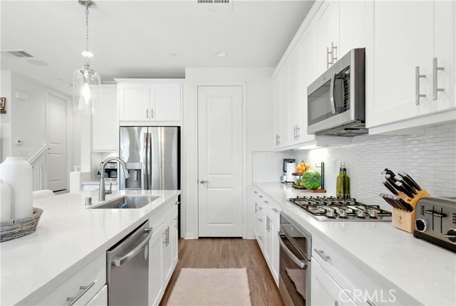 Detail Gallery Image 12 of 44 For 8785 Celebration St, Chino,  CA 91708 - 3 Beds | 2/1 Baths