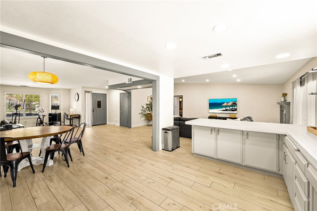 MLS #OC25120439 img 8