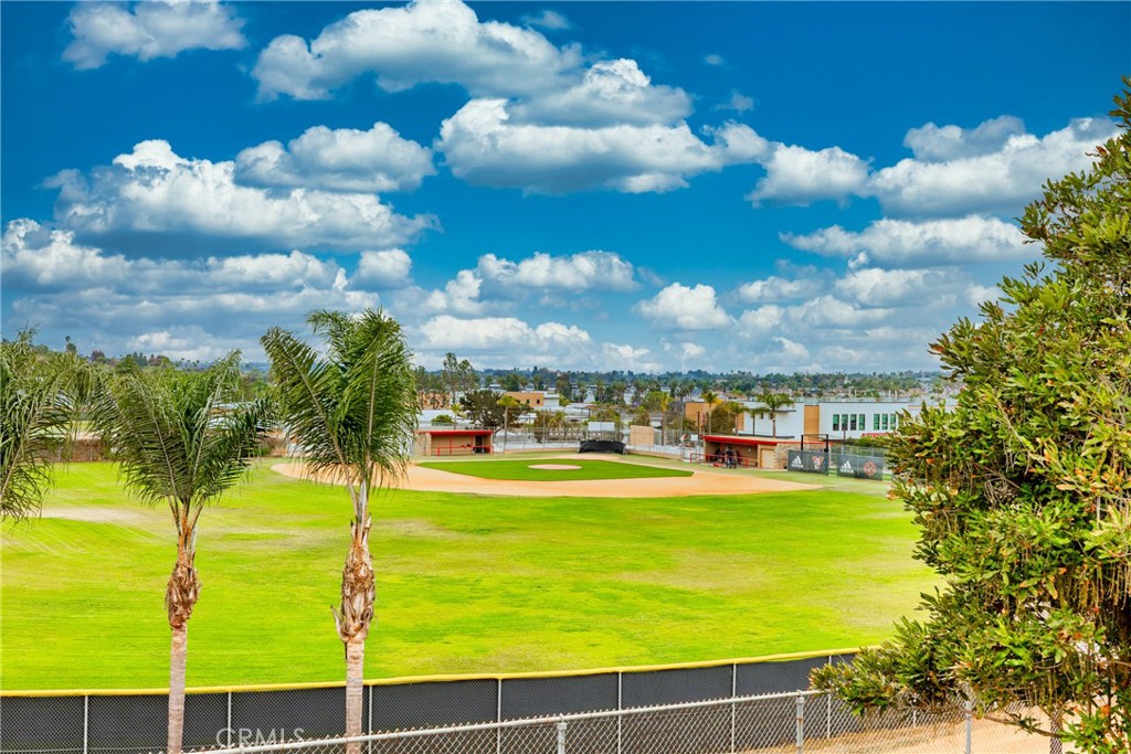 https://media.crmls.org/medias/a3989752-a174-4337-a7b3-114265d42a07.jpg?preset=X-Large