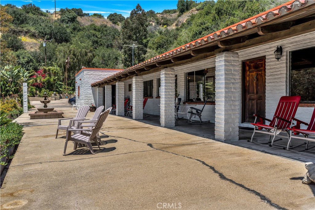 https://media.crmls.org/medias/a3997c3b-9e6d-4773-bf85-be9a0a336a6e.jpg?preset=X-Large