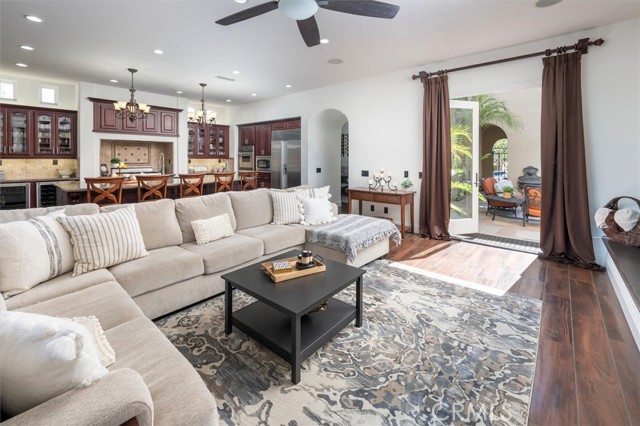 24816 Los Altos Drive, Valencia CA: https://media.crmls.org/medias/a399a889-cf6d-49c5-92ca-26a1e00ce623.jpg