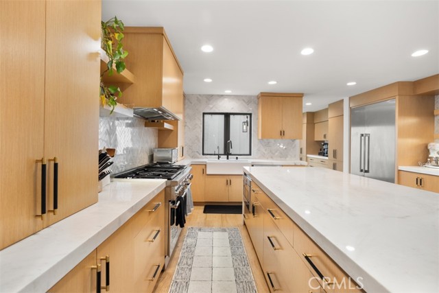 Detail Gallery Image 12 of 64 For 307 18th St, Huntington Beach,  CA 92648 - 3 Beds | 3/1 Baths