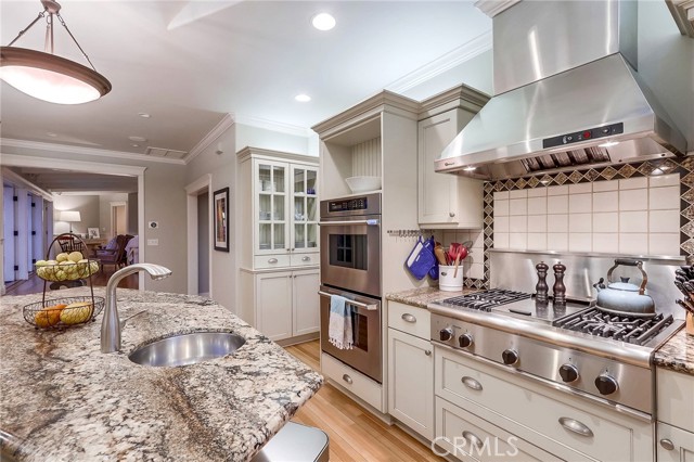407 Mendoza Terrace, Corona del Mar CA: https://media.crmls.org/medias/a39afcc5-5318-45c5-87bf-88bd4e1a7266.jpg