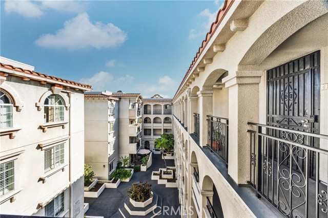 Detail Gallery Image 17 of 41 For 7018 Rita Ave #404,  Huntington Park,  CA 90255 - 3 Beds | 2 Baths