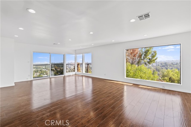 Detail Gallery Image 6 of 36 For 5160 Medina Rd, Woodland Hills,  CA 91364 - 3 Beds | 3 Baths