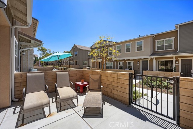Detail Gallery Image 3 of 27 For 22886 Concord, Saugus,  CA 91350 - 2 Beds | 2/1 Baths