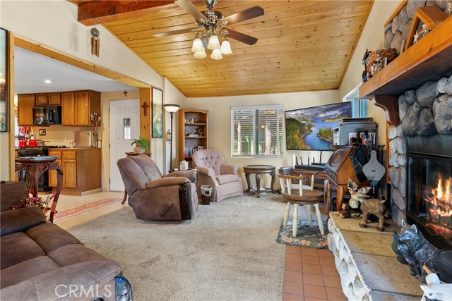 22864 Alder Lane, Crestline CA: https://media.crmls.org/medias/a39c601e-737a-4ea9-9a63-b99be5b54131.jpg