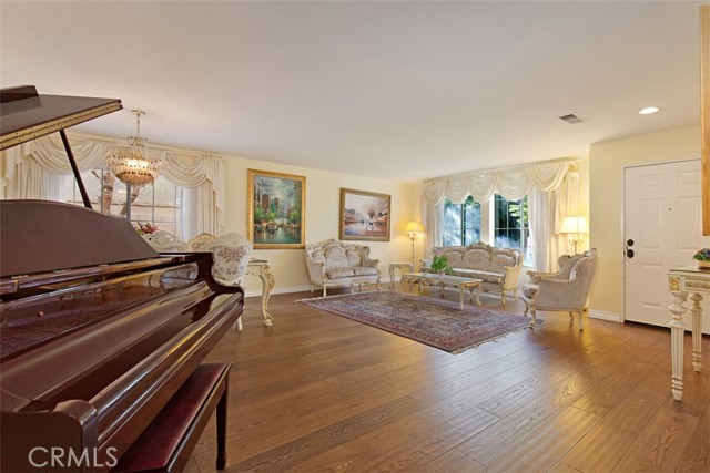 Detail Gallery Image 7 of 43 For 19 Tennessee, Irvine,  CA 92606 - 4 Beds | 2/1 Baths