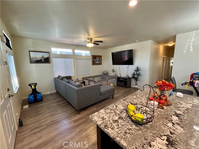 Detail Gallery Image 10 of 41 For 2139 E 4th #90,  Ontario,  CA 91764 - 3 Beds | 2 Baths