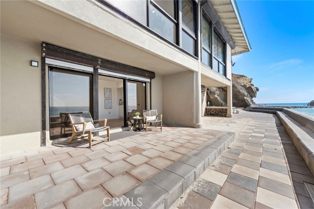 89 Blue Lagoon Villa, Laguna Beach CA: https://media.crmls.org/medias/a39ddf45-4487-45ad-a11c-03e2d93a4aca.jpg