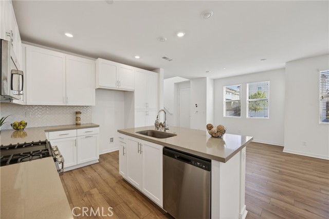 Detail Gallery Image 7 of 63 For 4044 Shada Ln, Corona,  CA 92883 - 4 Beds | 3 Baths