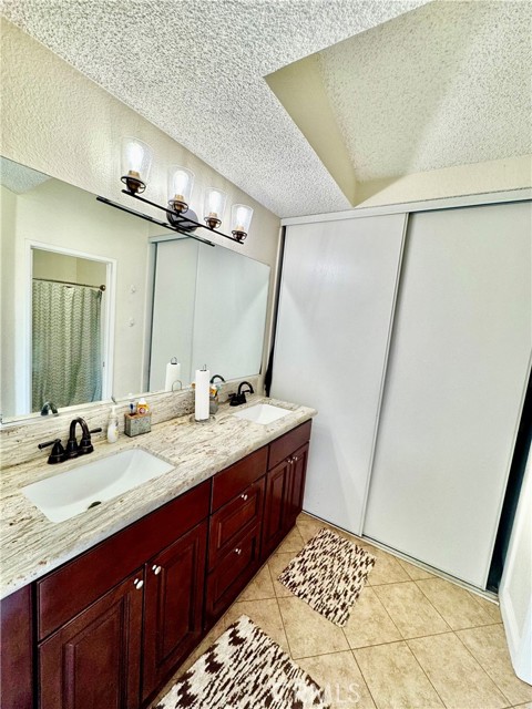11308 Sherwood Court, Fontana CA: https://media.crmls.org/medias/a39e6921-e67d-4ad4-990d-c6022643cf93.jpg