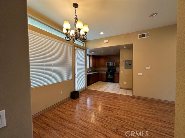 Detail Gallery Image 3 of 17 For 41 N Oak Ave #3,  Pasadena,  CA 91107 - 3 Beds | 3 Baths