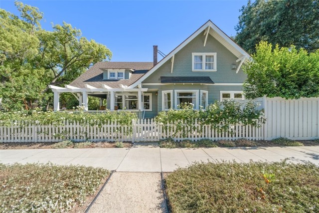 743 Harvard Avenue, Claremont CA: https://media.crmls.org/medias/a3a0bff2-6c25-4d3f-93d9-7a4a936eda36.jpg