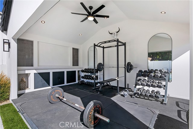 Detail Gallery Image 16 of 75 For 22269 Avenue San Luis, Woodland Hills,  CA 91364 - 5 Beds | 5/1 Baths