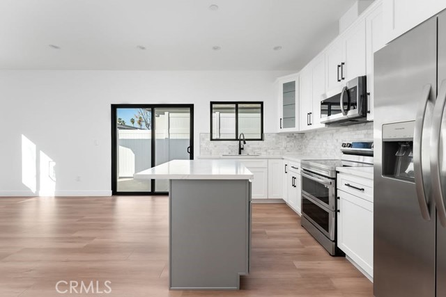 Detail Gallery Image 6 of 22 For 19952 1/2 Archwood St, Winnetka,  CA 91306 - 1 Beds | 1 Baths