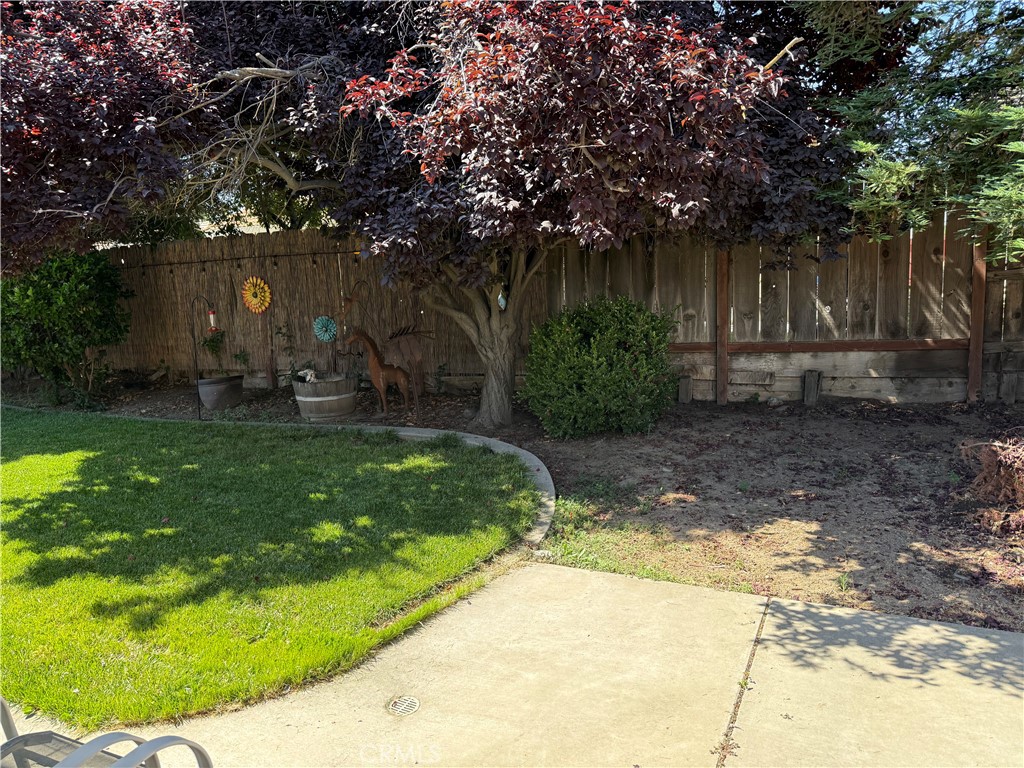https://media.crmls.org/medias/a3a1b942-b37e-486b-ba40-7be52c25d74a.jpg?preset=X-Large