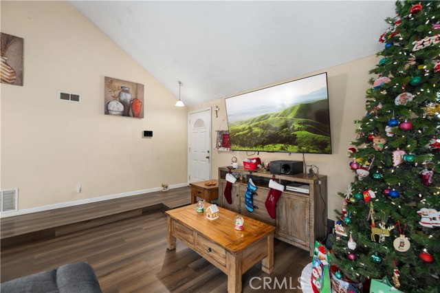 44627 11th E, Lancaster CA: https://media.crmls.org/medias/a3a22ff2-8a11-490b-9d20-f920f75cb87b.jpg