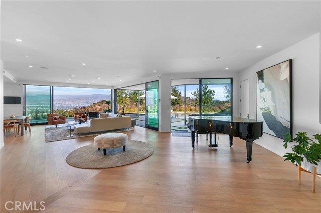 Detail Gallery Image 3 of 63 For 8545 Charl Ln, Los Angeles,  CA 90046 - 5 Beds | 6 Baths