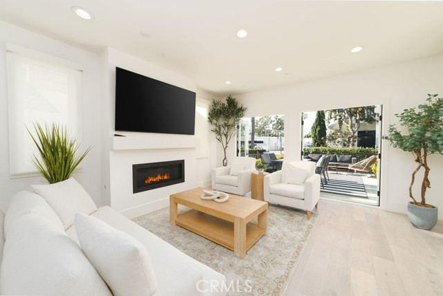 Detail Gallery Image 15 of 67 For 608 Heliotrope, Corona Del Mar,  CA 92625 - 4 Beds | 4 Baths