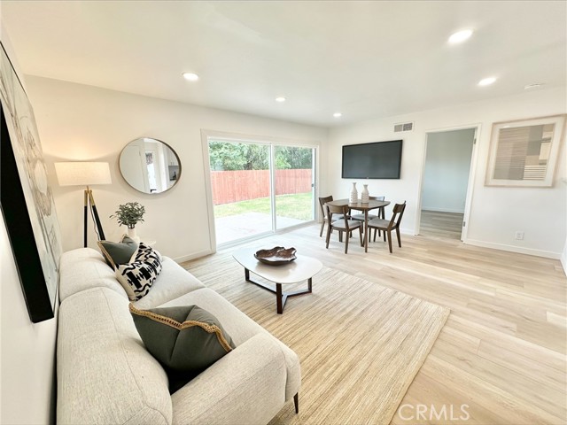 Detail Gallery Image 12 of 13 For 1608 Alviso, Simi Valley,  CA 93065 - 4 Beds | 1/1 Baths