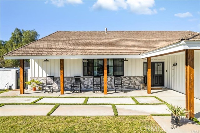2416 Hialeah Circle, Norco CA: https://media.crmls.org/medias/a3a5170d-acd1-48d5-9857-0b93299588af.jpg