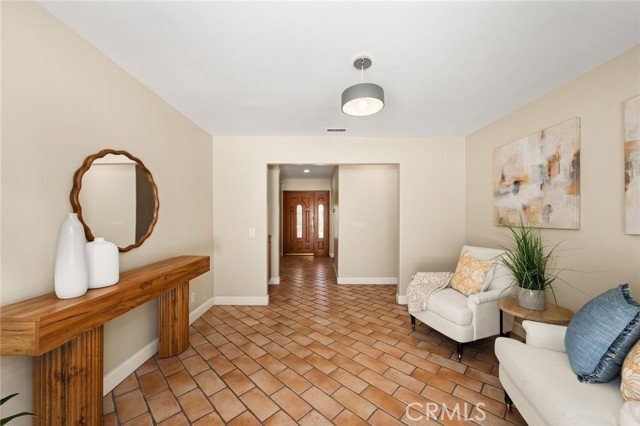 2525 Jonquil Drive, Upland CA: https://media.crmls.org/medias/a3a52564-3029-4390-8f4b-54773eae1fd1.jpg