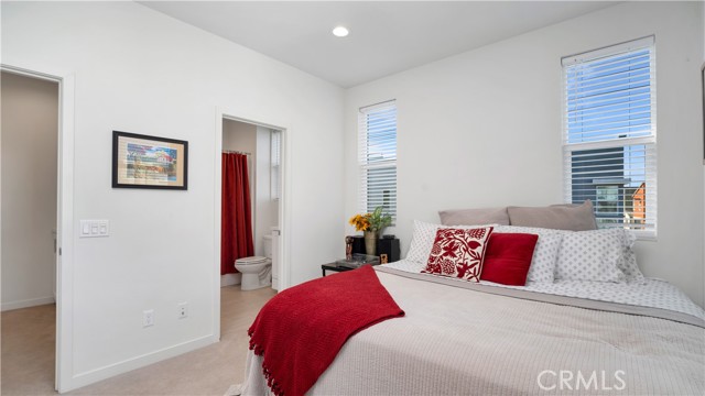 125 Allusion, Irvine CA: https://media.crmls.org/medias/a3a61553-f55b-4b2c-8bad-5aaf940692fa.jpg