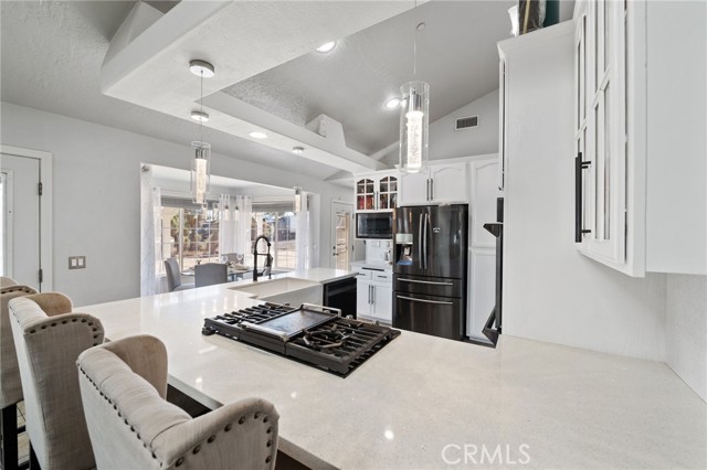 9925 Sierra Vista Road, Phelan CA: https://media.crmls.org/medias/a3a62b67-1bb9-4a7f-80cb-0f7e3f0a10b9.jpg
