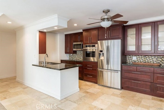 Detail Gallery Image 6 of 29 For 555 Esplanade #418,  Redondo Beach,  CA 90277 - 2 Beds | 2 Baths