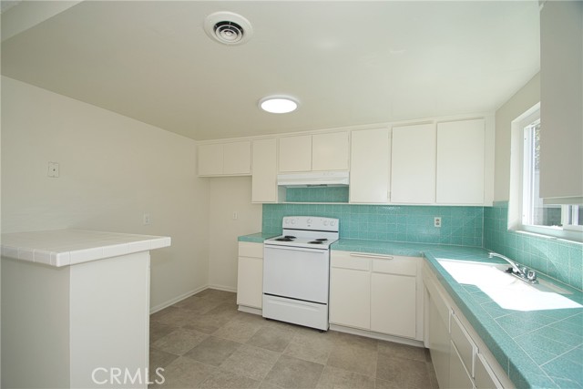 Detail Gallery Image 19 of 23 For 2400 Marshallfield Ln, Redondo Beach,  CA 90278 - – Beds | – Baths