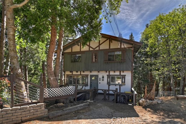 Detail Gallery Image 3 of 33 For 905 Jungfrau, Crestline,  CA 92325 - 2 Beds | 1/1 Baths