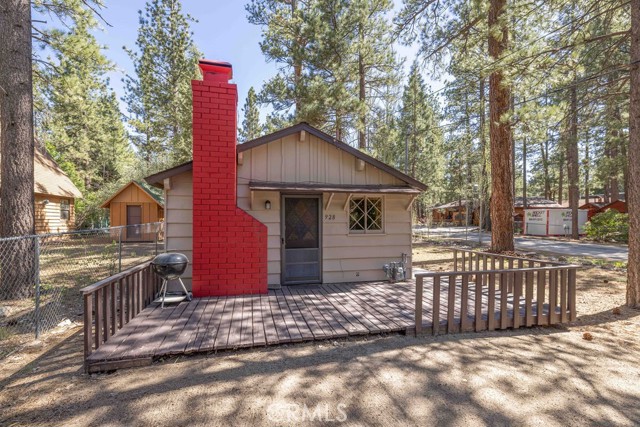 Detail Gallery Image 2 of 25 For 928 W Rainbow Bld, Big Bear City,  CA 92314 - 2 Beds | 1 Baths