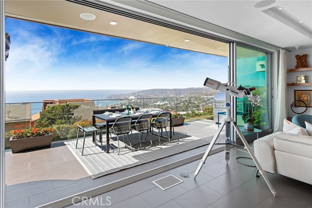 Detail Gallery Image 5 of 73 For 1088 Del Mar Ave, Laguna Beach,  CA 92651 - 4 Beds | 4/1 Baths