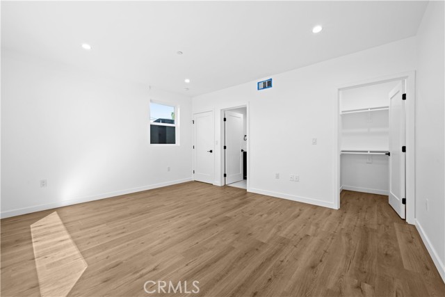 Detail Gallery Image 13 of 36 For 1342 Kingsley #1,  Los Angeles,  CA 90027 - 4 Beds | 4/1 Baths