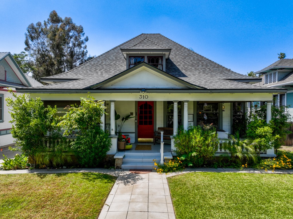 Detail Gallery Image 1 of 32 For 310 W Olive Ave, Redlands,  CA 92373 - 4 Beds | 2/1 Baths