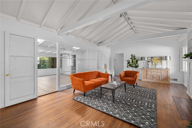 Detail Gallery Image 8 of 51 For 2976 Lombardy Rd, Pasadena,  CA 91107 - 3 Beds | 2 Baths