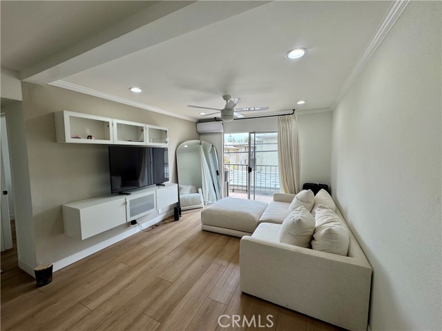 Front Image Thumbnail for CRDW26103715