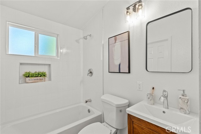 Detail Gallery Image 16 of 21 For 27442 Plumwood, Canyon Country,  CA 91351 - 3 Beds | 1 Baths