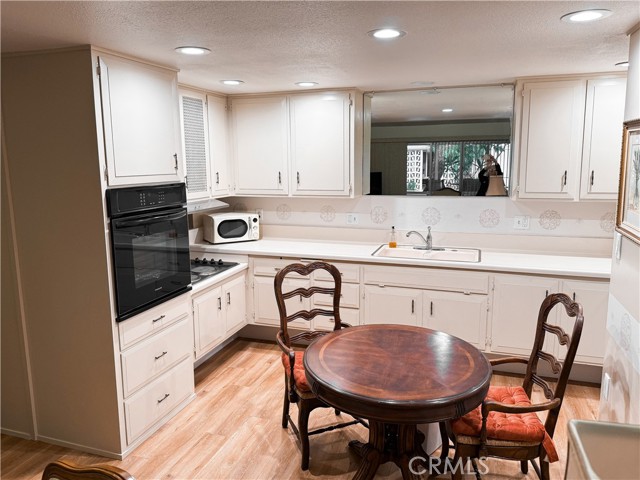 Detail Gallery Image 6 of 11 For 13840 Canoe Brook Dr. 6h,  Seal Beach,  CA 90740 - 2 Beds | 1 Baths