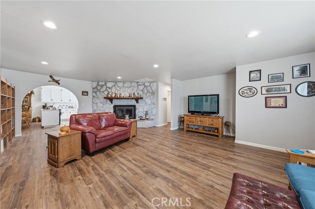 Detail Gallery Image 12 of 52 For 6802 Doris Circle, Lucerne,  CA 95458 - 3 Beds | 2 Baths