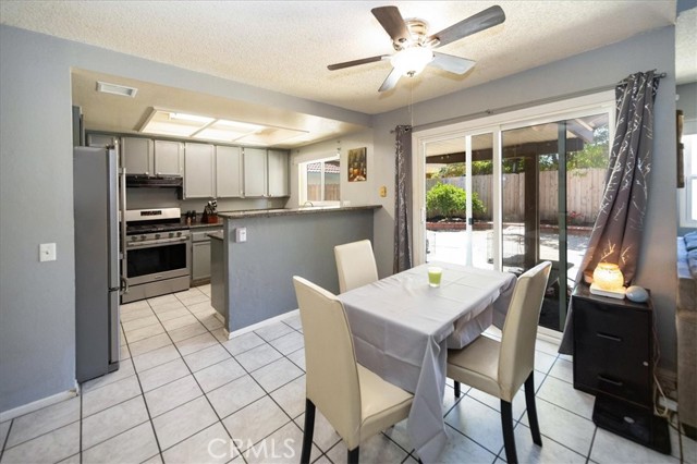Detail Gallery Image 12 of 27 For 25167 Wendy Way, Moreno Valley,  CA 92551 - 3 Beds | 2/1 Baths
