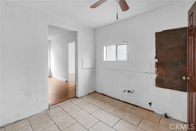 1007 E Kay Street, Compton CA: https://media.crmls.org/medias/a3af31aa-21a8-4d02-8750-dc6e9d9a16b1.jpg