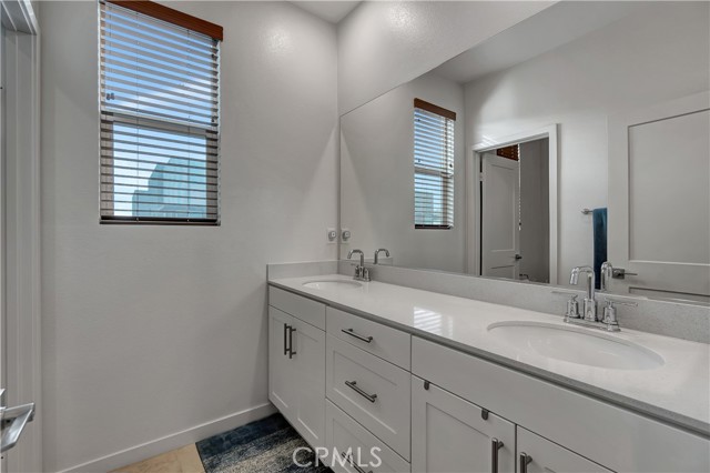 Detail Gallery Image 11 of 41 For 3640 S Allston Paseo #12,  Ontario,  CA 91761 - 3 Beds | 2/1 Baths