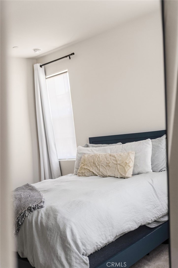 https://media.crmls.org/medias/a3b10172-76ab-4705-bcdb-127f8ab04789.jpg?preset=X-Large