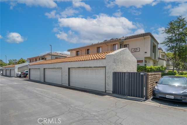 Detail Gallery Image 2 of 28 For 42 Brownfield Ln, Pomona,  CA 91766 - 3 Beds | 2/1 Baths