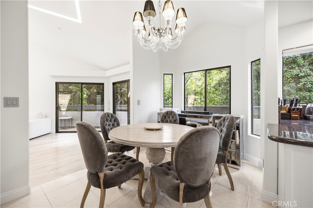 https://media.crmls.org/medias/a3b215d7-091e-4155-827b-1d6606603c03.jpg?preset=X-Large