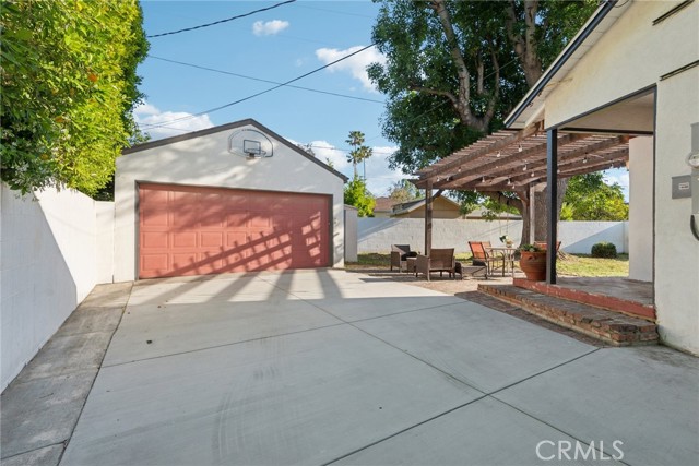 17048 Baltar Street, Lake Balboa CA: https://media.crmls.org/medias/a3b2488c-01e3-4bba-9a98-156fa3c42ee6.jpg