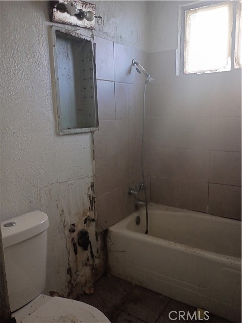 Detail Gallery Image 4 of 29 For 23983 E Central, San Bernardino,  CA 92408 - 3 Beds | 1 Baths